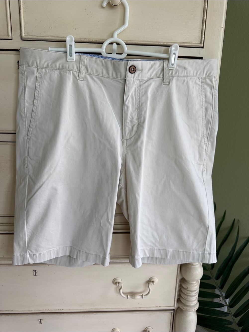 Men's Classic Cream Chino Shorts